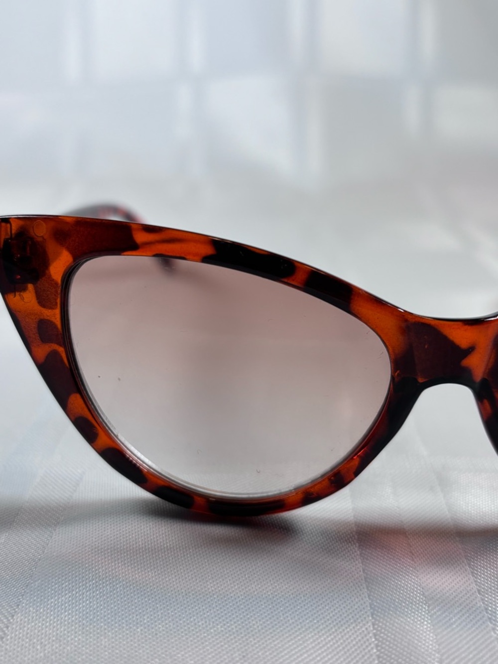 MUST BUNDLE 3 $5 ITEMS Tortoiseshell Cat Eye Reader 1.50 Sunglasses - Picture 8 of 9